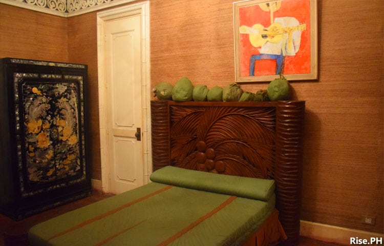 A room with coconut motif