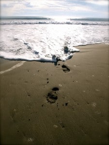 footprints-389224_1280