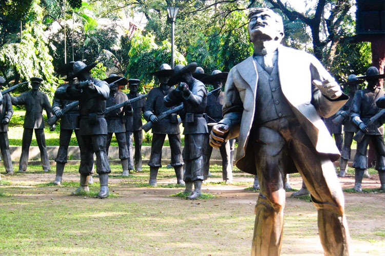 Life-size dioramas depicting Rizal's final moments 