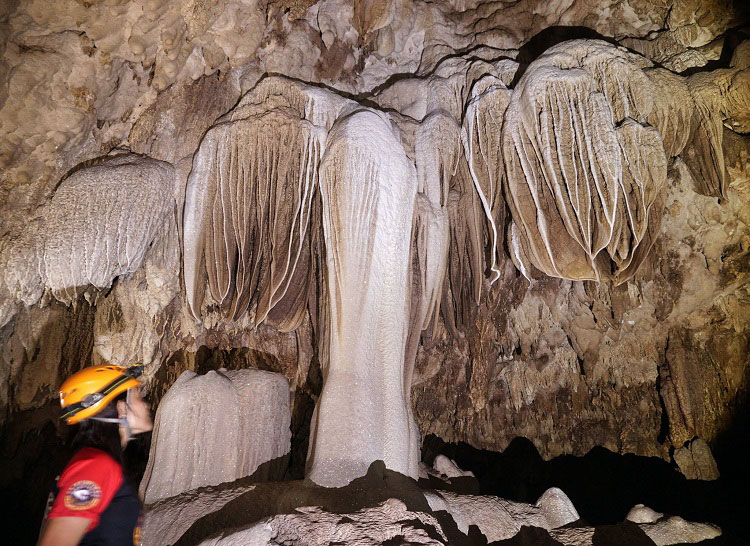 Lobo Cave Jiabong