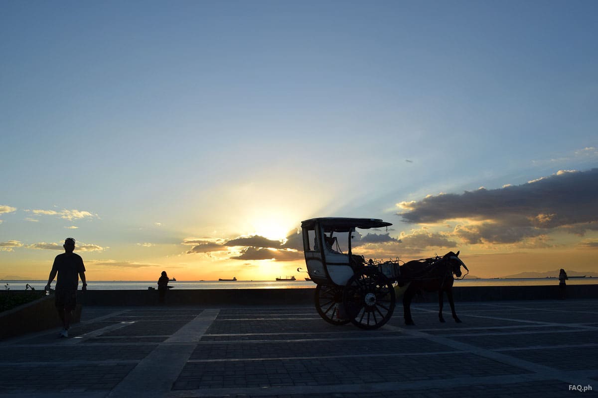 One of the best spots to watch the sun kisses the sea in the Philippines or probably in the world is at Manila Bay. Walk along Roxas Boulevard to catch the sunset is a must in your itinerary | Source Image: FAQ.ph