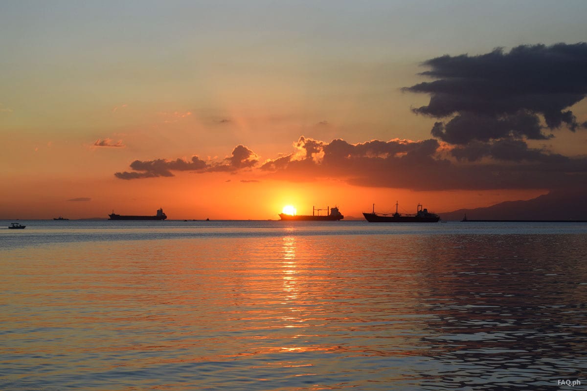 Sun kisses the sea at Manila Bay