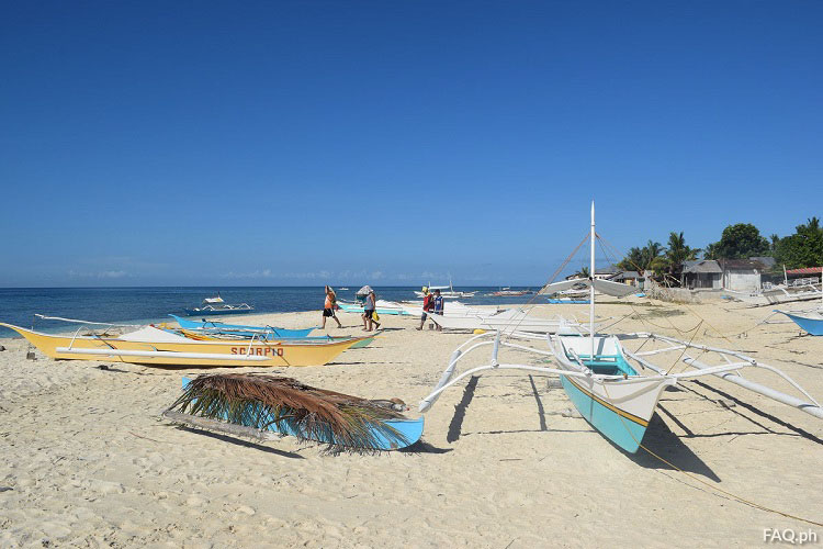 Fishing boats in Apid Island