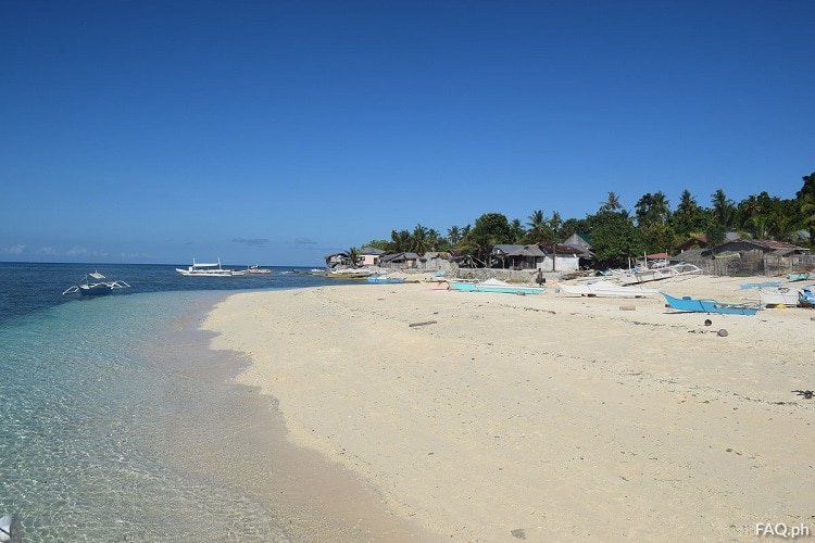 Shoreline in Apid Island
